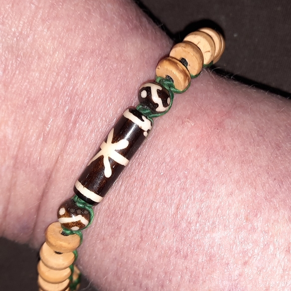 Adjustable wooden boho beaded bracelet on green and brown cord - Picture 2 of 5